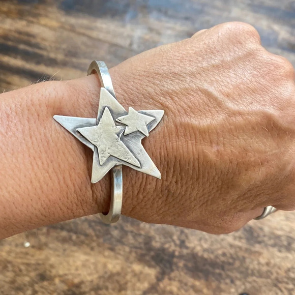 Rustic Sterling silver star cuff bracelet - Picture 6 of 10